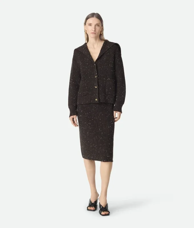 Strickjacke aus Wolle mit englischem Rippenmuster Strickjacke aus Wolle mit englischem Rippenmuster