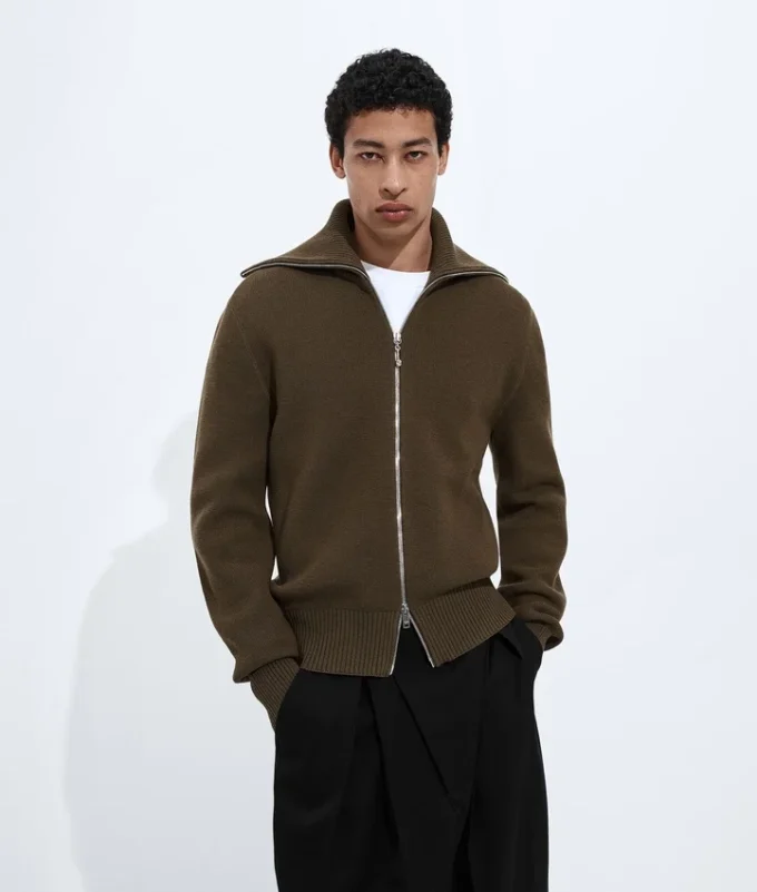 Strickjacke aus Wolle und Baumwolle mit Reißverschluss Strickjacke aus Wolle und Baumwolle mit Reißverschluss
