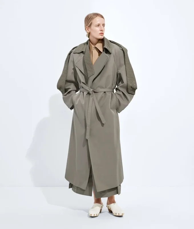 Trenchcoat aus Baumwoll- und Seidengabardine Trenchcoat aus Baumwoll- und Seidengabardine