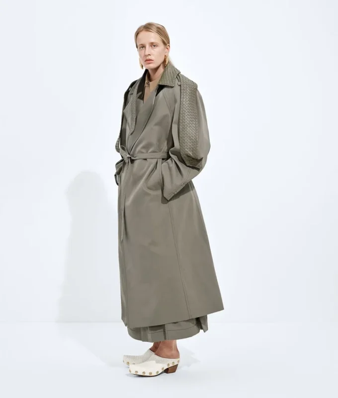 Trenchcoat aus Baumwoll- und Seidengabardine Trenchcoat aus Baumwoll- und Seidengabardine