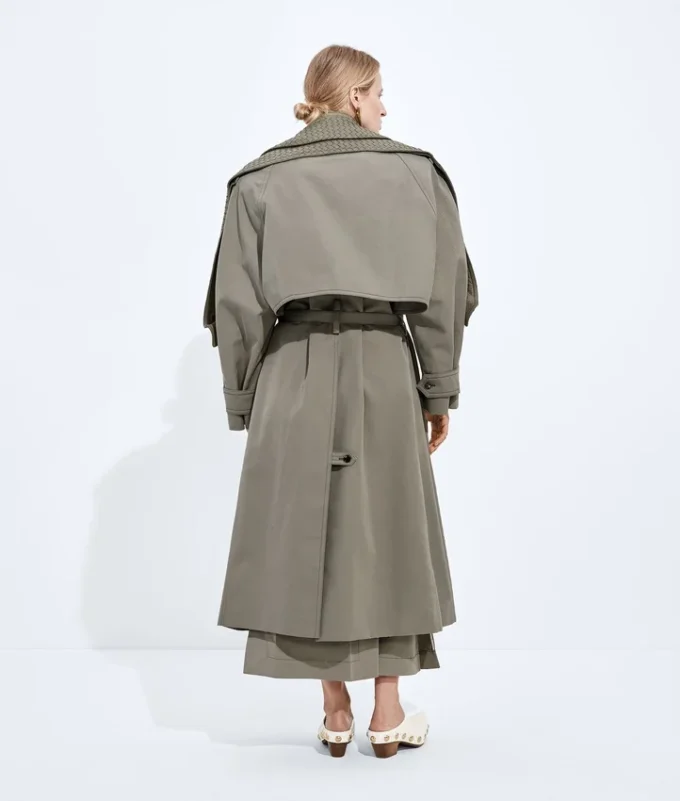 Trenchcoat aus Baumwoll- und Seidengabardine Trenchcoat aus Baumwoll- und Seidengabardine