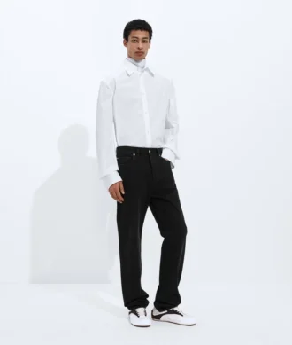 Verwaschene schwarze Jeans mit geradem Bein Verwaschene schwarze Jeans mit geradem Bein