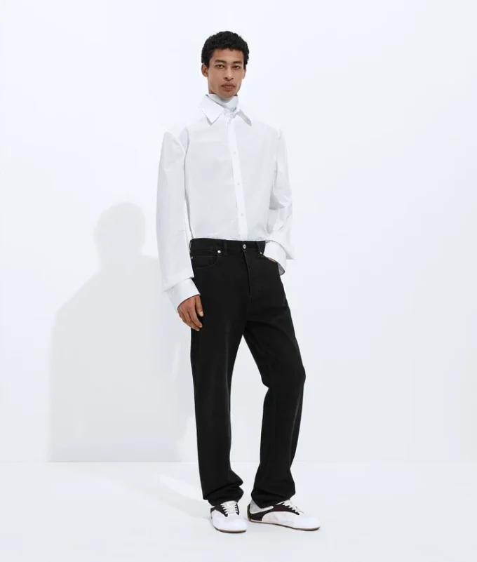 Verwaschene schwarze Jeans mit geradem Bein Verwaschene schwarze Jeans mit geradem Bein