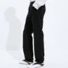Verwaschene schwarze Jeans mit geradem Bein Verwaschene schwarze Jeans mit geradem Bein
