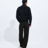 Verwaschene schwarze Jeans mit Umschlag Verwaschene schwarze Jeans mit Umschlag