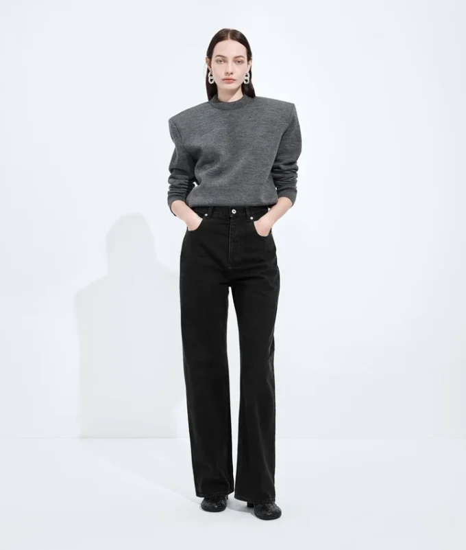 Verwaschene schwarze Jeans mit weitem Bein Verwaschene schwarze Jeans mit weitem Bein