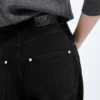 Verwaschene schwarze Jeans mit weitem Bein Verwaschene schwarze Jeans mit weitem Bein