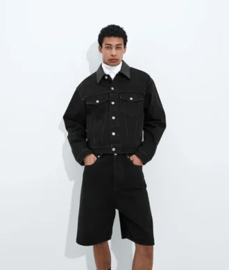 Verwaschene schwarze Jeansjacke