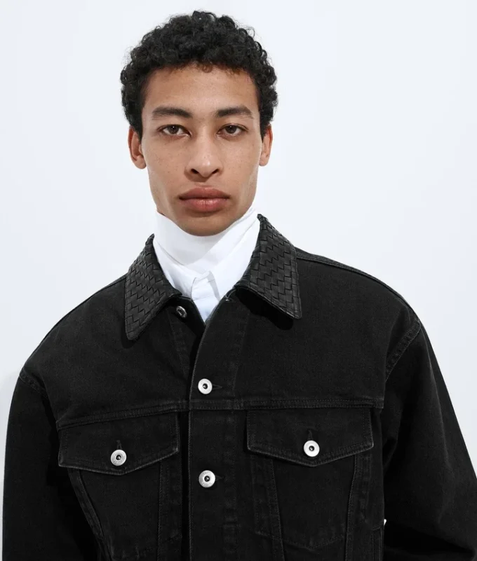 Verwaschene schwarze Jeansjacke Verwaschene schwarze Jeansjacke