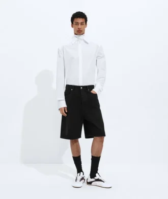 Verwaschene schwarze Jeansshorts