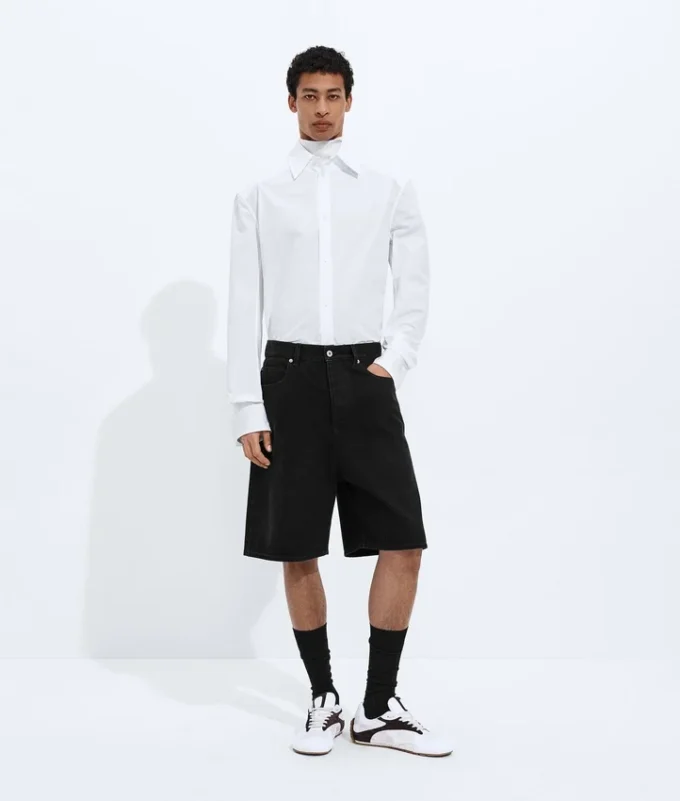 Verwaschene schwarze Jeansshorts Verwaschene schwarze Jeansshorts