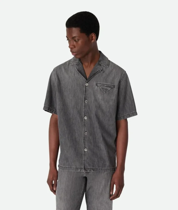 Vintage-Hemd aus schwarzem Denim Vintage-Hemd aus schwarzem Denim