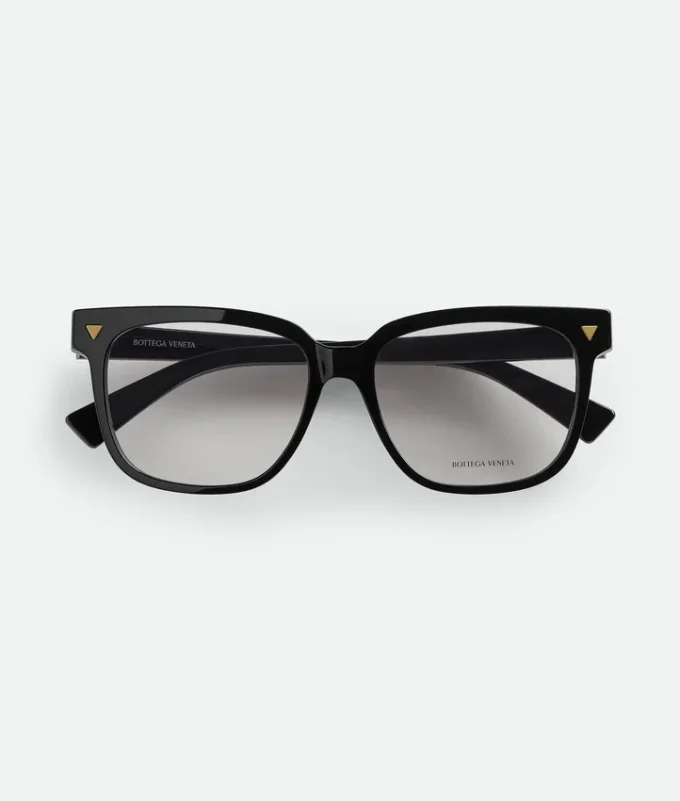 Weiche, quadratische Brille aus recyceltem Acetat