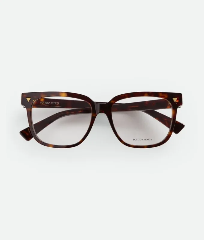 Weiche, quadratische Brille aus recyceltem Acetat