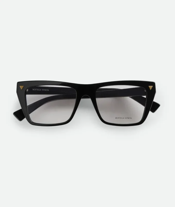 Weiche, quadratische Brille aus recyceltem Acetat Weiche, quadratische Brille aus recyceltem Acetat