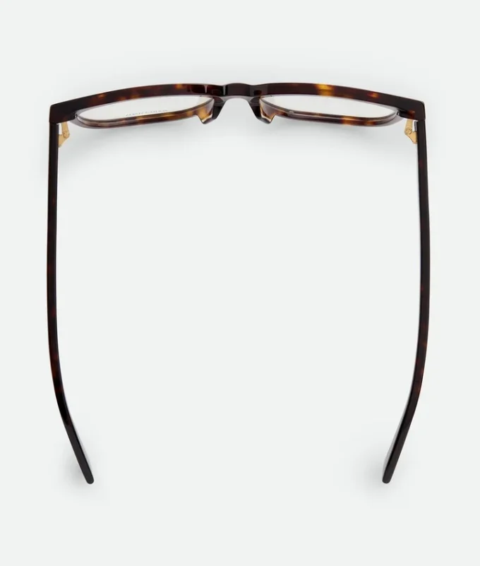 Weiche, quadratische Brille aus recyceltem Acetat