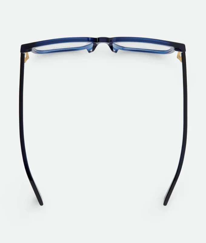Weiche, quadratische Brille aus recyceltem Acetat Weiche, quadratische Brille aus recyceltem Acetat