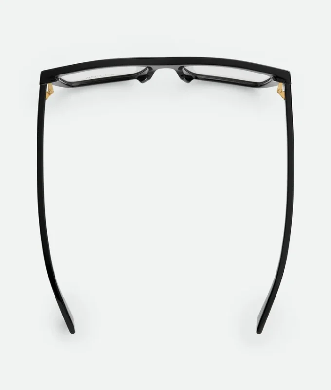 Weiche, quadratische Brille aus recyceltem Acetat Weiche, quadratische Brille aus recyceltem Acetat