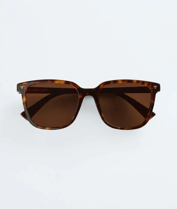 Weiche Sonnenbrille aus recyceltem Acetat in quadratischer Form Weiche Sonnenbrille aus recyceltem Acetat in quadratischer Form
