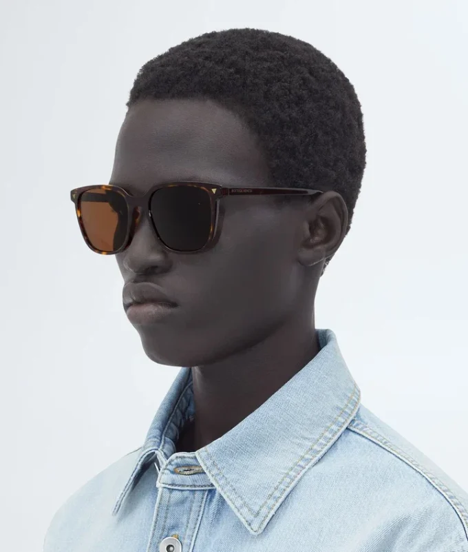 Weiche Sonnenbrille aus recyceltem Acetat in quadratischer Form Weiche Sonnenbrille aus recyceltem Acetat in quadratischer Form
