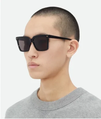 Weiche Sonnenbrille aus recyceltem Acetat in quadratischer Form