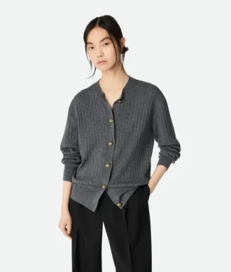 Woll-Strickjacke mit Rippmuster
