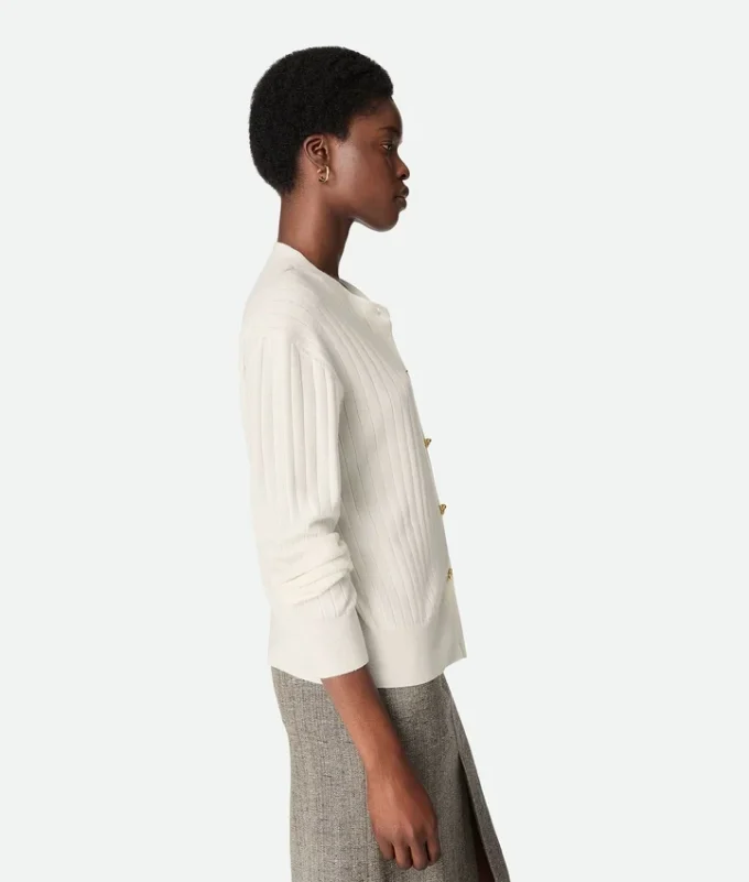 Woll-Strickjacke mit Rippmuster Woll-Strickjacke mit Rippmuster