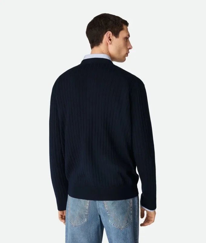 Woll-Strickjacke mit Rippmuster Woll-Strickjacke mit Rippmuster