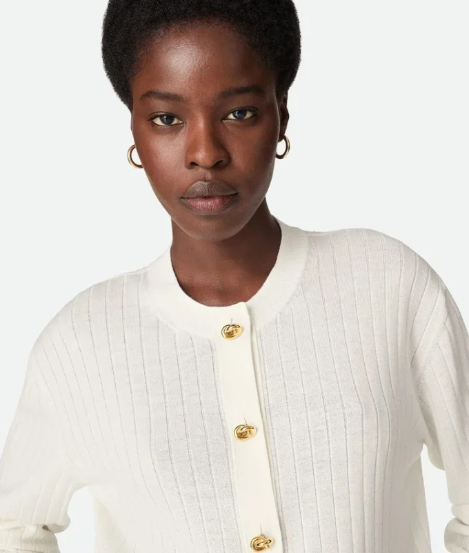 Woll-Strickjacke mit Rippmuster Woll-Strickjacke mit Rippmuster
