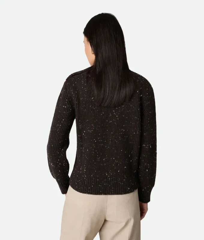 Wollpullover mit englischem Rippenmuster Wollpullover mit englischem Rippenmuster