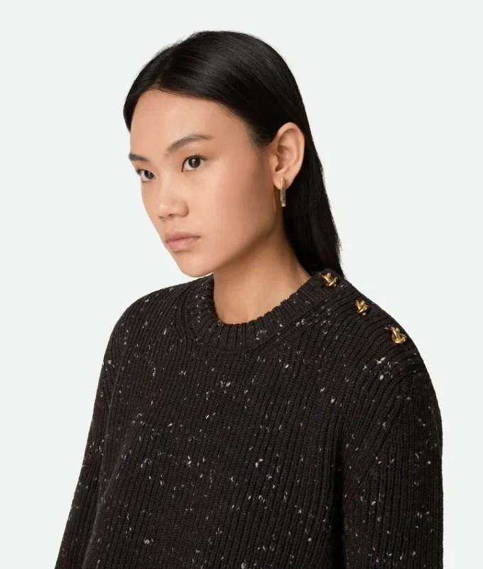 Wollpullover mit englischem Rippenmuster Wollpullover mit englischem Rippenmuster